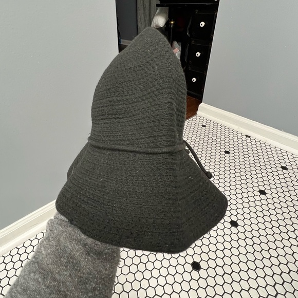 Liz Claiborne hat - Picture 3 of 6